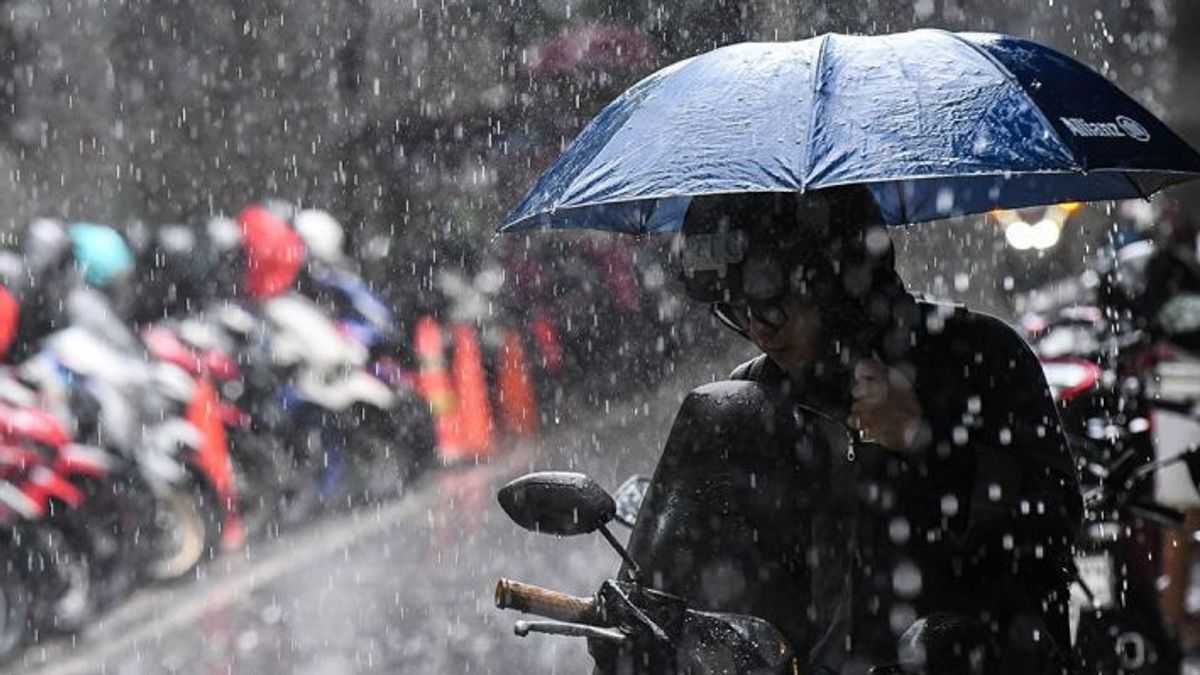 Sebagian Besar Wilayah Indonesia Diprakirakan Hujan Ringan Hari Ini