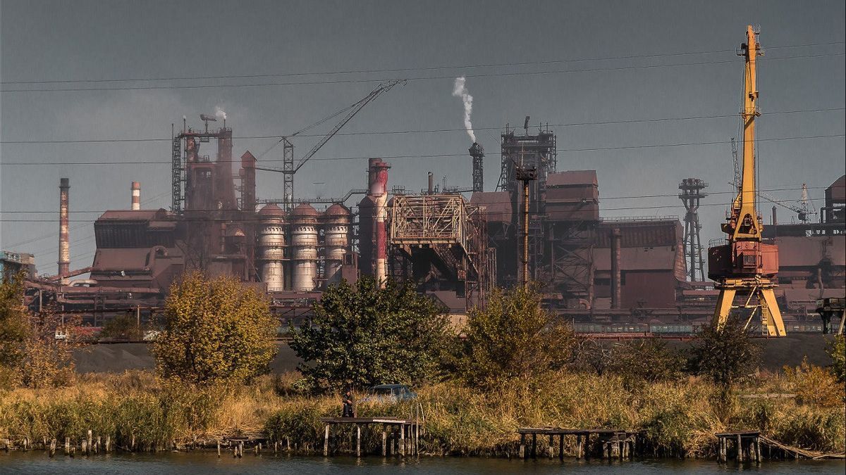 Ukrainian Conglomerate Wants To Sue The Kremlin For Destroying Its Mariupol Steel Factory