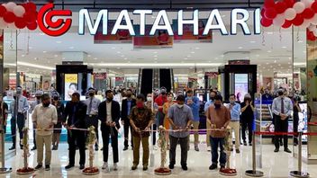 由力宝集团（Lippo Group）拥有的零售商Matahari百货商店销毁，该商店今年已关闭了13家商店