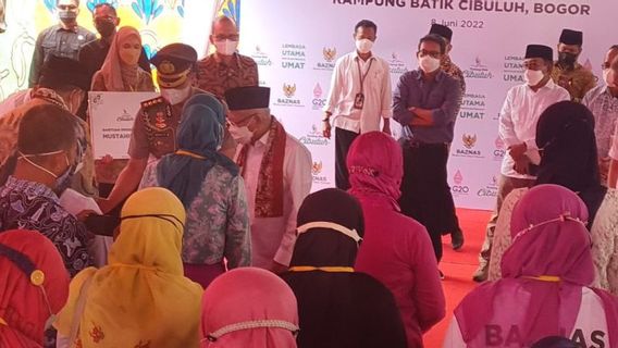 Vice President Visits Cibuluh Bogor Batik Village