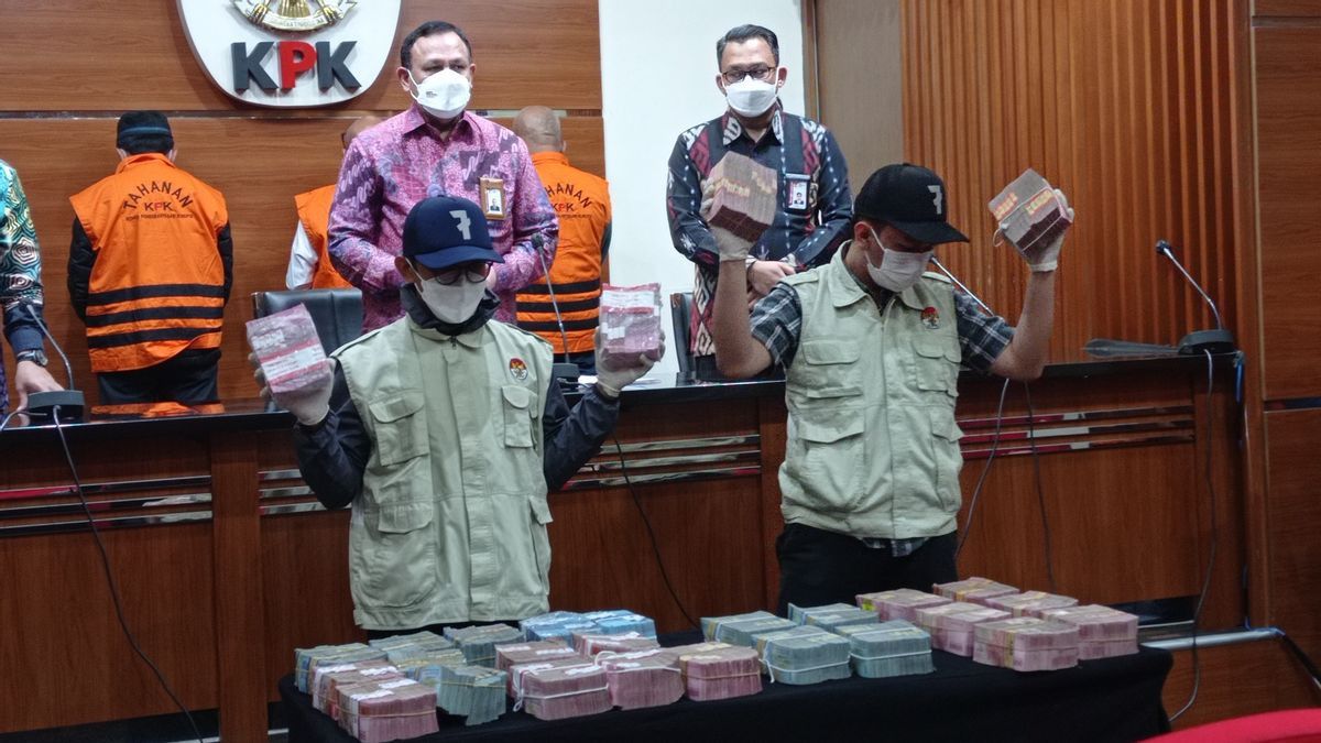 Bribery Of 'Mosque Donations' And Bekasi City Government Employees Deposit Deliver Mayor Rahmat Effendi To KPK Detention Center
