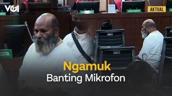 视频:被问及金钱的流动,Lukas Enembe Ngamuk在审判中用麦克风救助