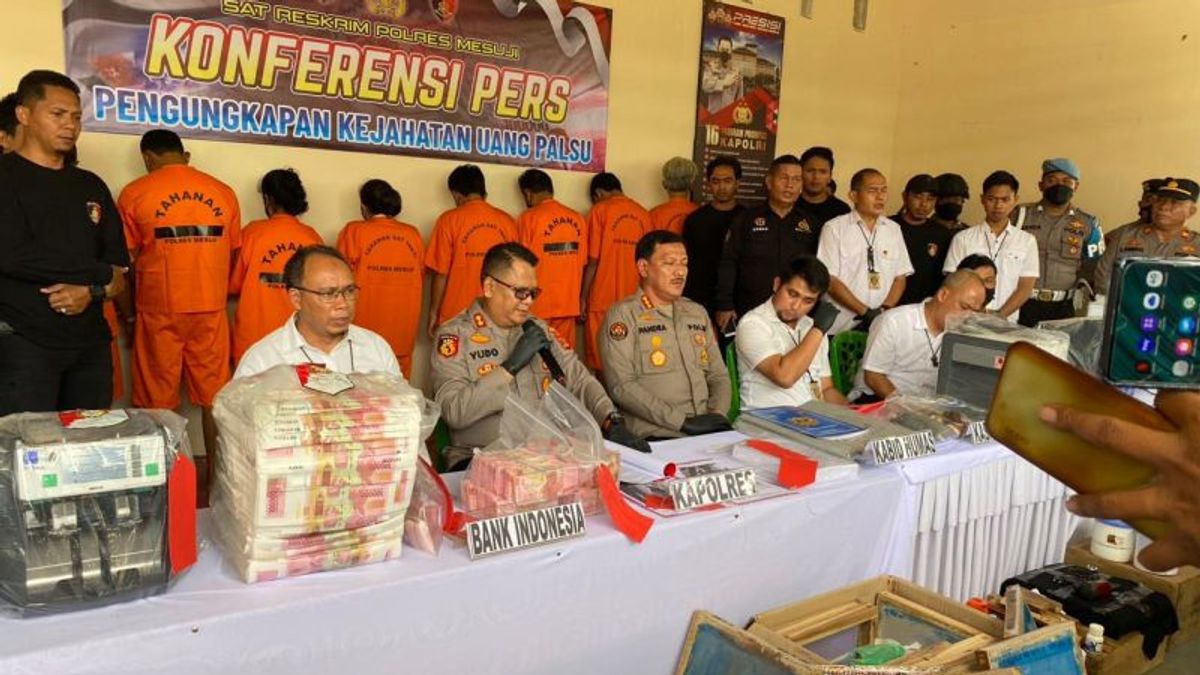 Polres Mesuji Lampung Tangkap 8 Pelaku Pembuat dan Pengedar Uang Palsu, 3 Orang Tengah Diburu