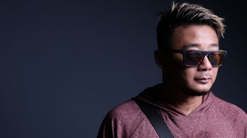 Singing On The First Solo Single, Former Keyboardist Peterpan Andika Naliputra Follows Ahmad Dhani's Footsteps