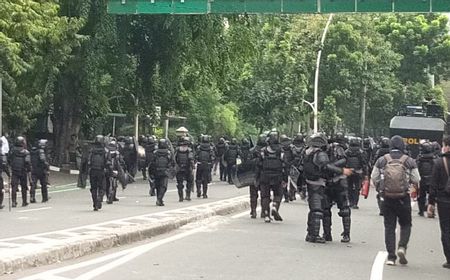 Demo Tolak UU Cipta Kerja Hari Ini Ricuh, 500 Anarko Ditangkap Polisi