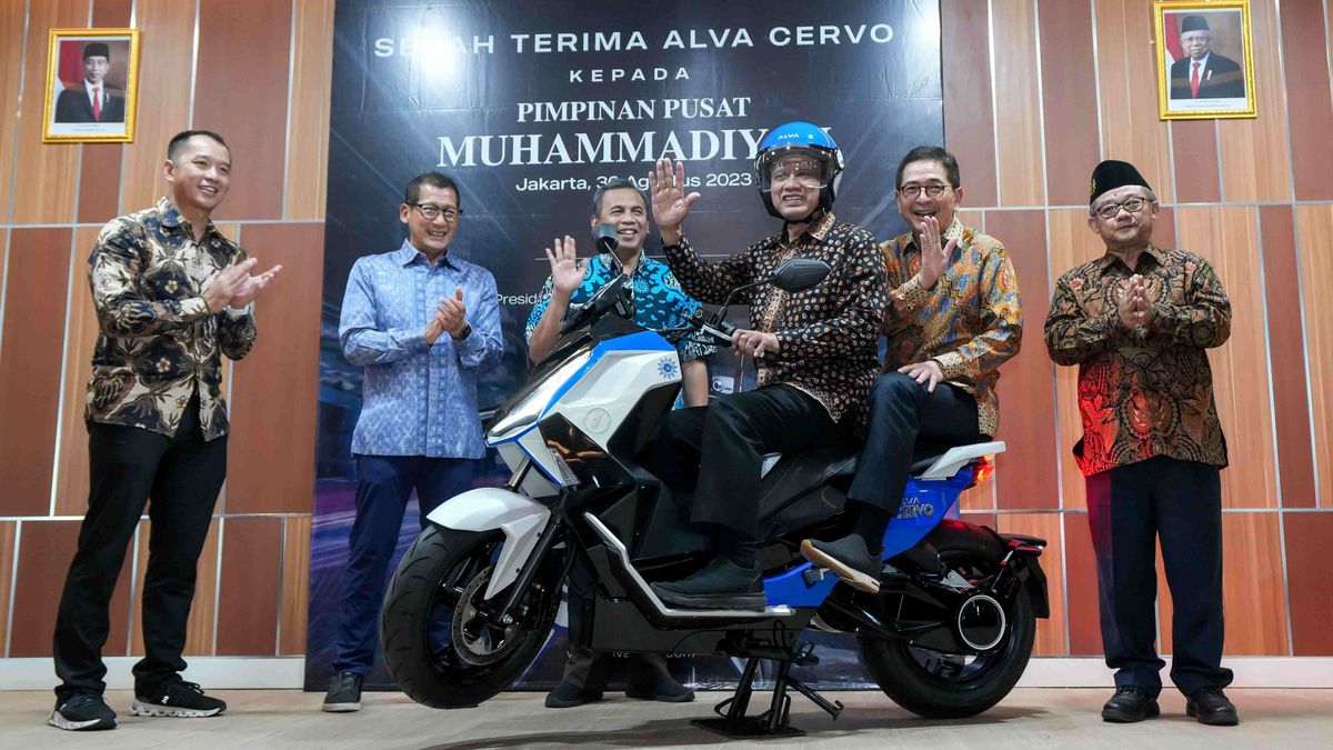 Environmentally Friendly Vehicle Education, Alva Motor Provides 10 Electric Vehicle Units For Muhammadiyah