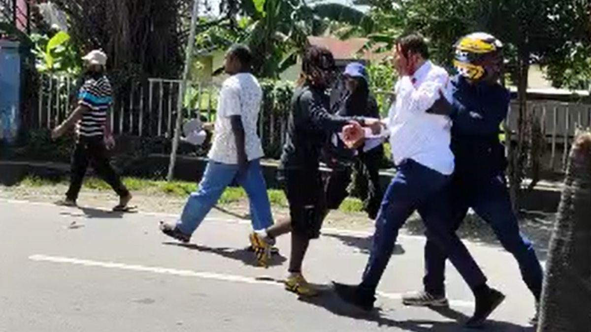 La police papoue enquête sur les provocateurs de la perturbation au volant sur le corps de Lukas Enembe