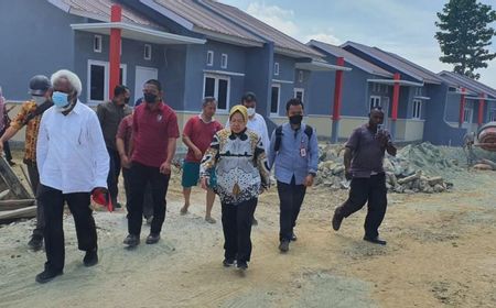 Terima Sambutan Hangat dari Mama-mama Sentani Papua, Mensos Risma Bilang Presiden Jokowi akan Resmikan Rumah Sehat