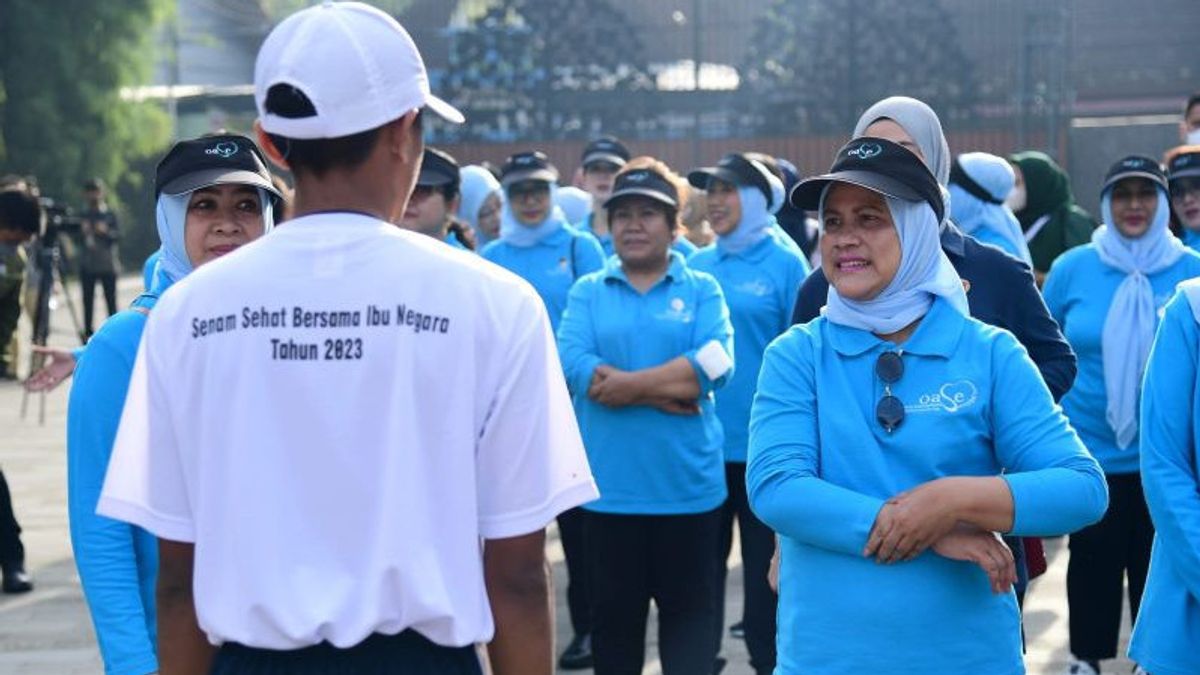 Ibu Negara Iriana Jokowi Senam Sehat Bersama 500 Siswa di Kawasan Candi Borobudur