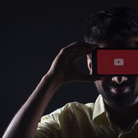 Kenapa Banyak Orang Cari Sensasi Lewat Konten YouTube?