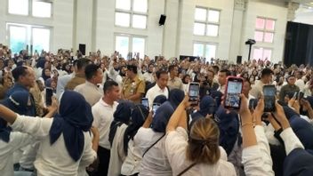 President Jokowi Greets Hundreds Of Mekaar PNM Customers In Klaten