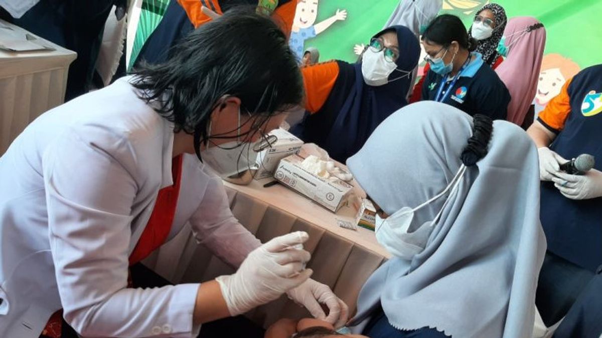 Ribuan Orangtua Antusias Antar Anak Ikut Imunisasi Nasional di Kepri