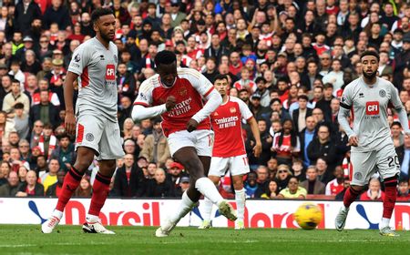 Nketiah Cetak Hat-trick, Arsenal Menang 5-0 untuk Turunkan Man City