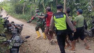 Deux personnes coulées dans le chute d'un bateau dans le village de Kali Kare Malang