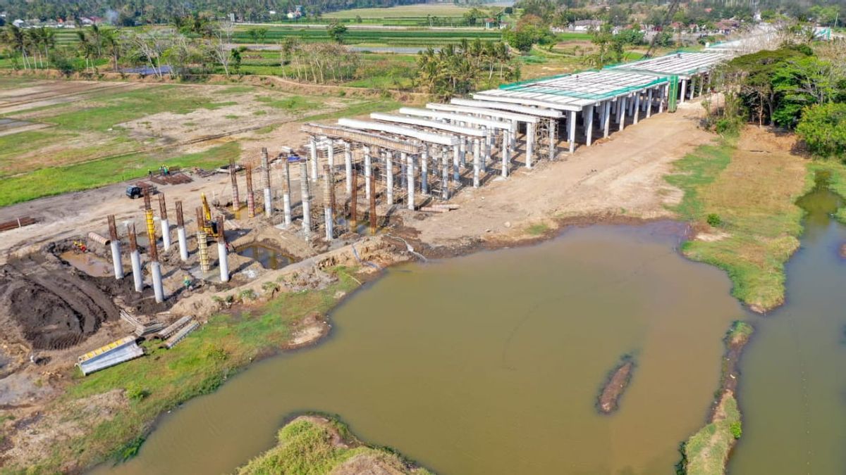 La construction du pont Pandansimo à Bantul devrait être achevée à la fin de cette année