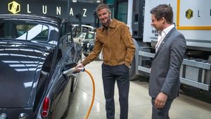 Perusahaan Elektrifikasi Mobil Lawas Lunaz Dapat Suntikan Dana dari David Beckham