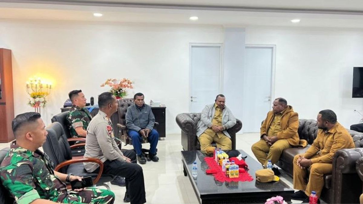 Papua Regional Secretary Visits Mount Damaikan War Yali-Lanny Tribe in Wamena