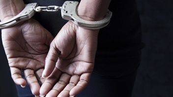 Polda Metro Jaya Tangkap Dua Orang yang Membawa Cartridge Pod Mengandung Etomidate dan Sabu 1,8 Kg di Kelapa Gading