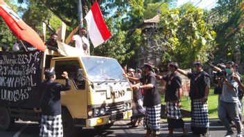  Demo 11 April di Bali: Mahasiswa Datangi Gedung DPRD Minta Menteri Bicara Presiden 3 Periode Dipecat, Pecalang Ikut Berjaga