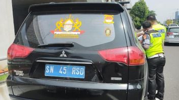 Pajero Driver Qui Prétendait être Un Citoyen De L’Empire Nusantara Sunda Pris Au Piège Dans L’article En Couches