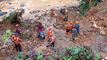 デリ・セルダンの8軒の家を襲った土砂崩れ、5人が死亡