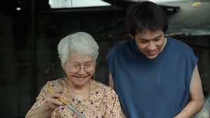 <i>How to Make Millions Before Grandma Dies</i> Tembus 500 Ribu, Sutradara Bakal ke Jakarta