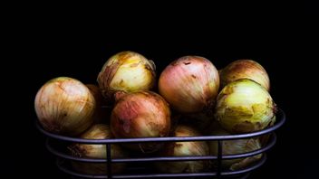 Benefits Of Consuming Raw Onions For Health