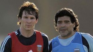 Melihat Pesan Penyemangat Messi untuk Maradona Tiga Pekan sebelum Si Tangan Tuhan Meninggal