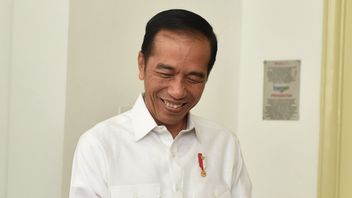 来自马纳多的保安在加入就业前卡后设法成为一名主管， Jokowi： 意味着聪明的先生也是