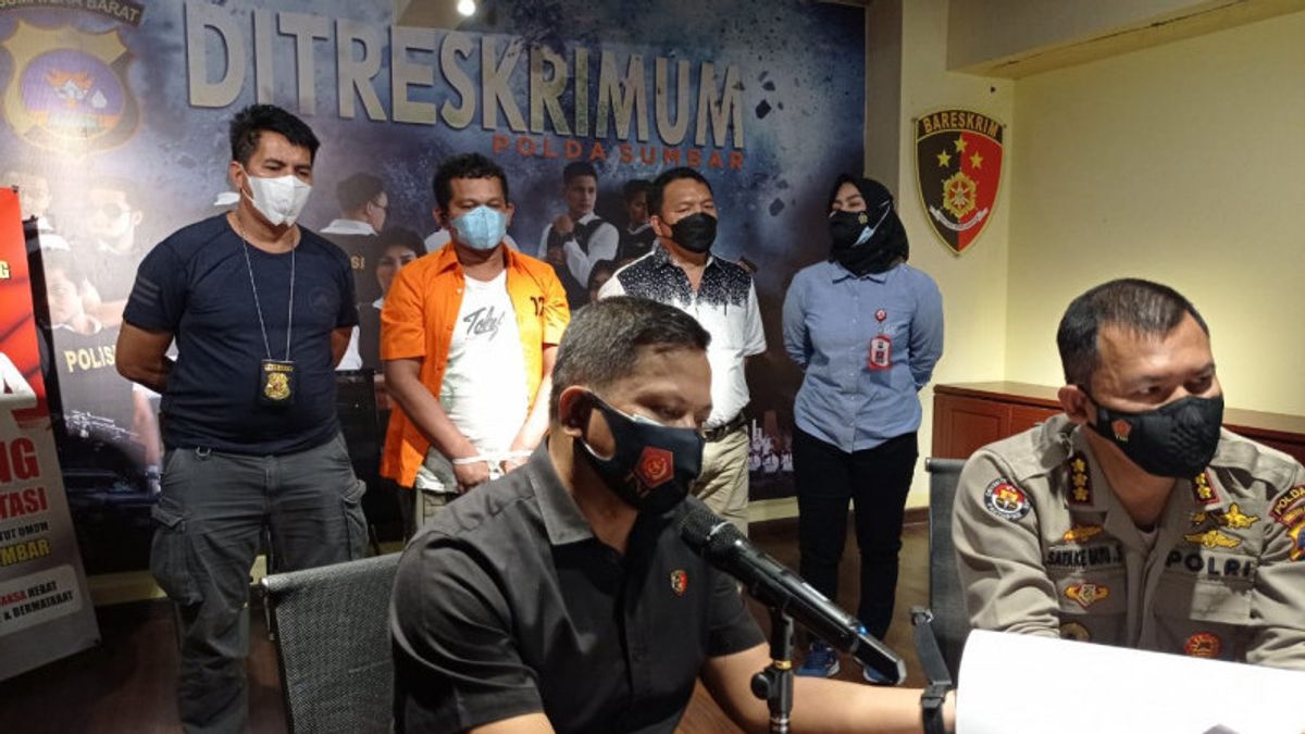La Police Arrête Le Chauffeur De Camion Izet Pungli Dans La Région De Semen Padang Qui Est Devenu Viral