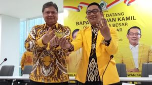 Sah! Ridwan Kamil Gabung Golkar, Pakai Jas Kuning Dapat KTA
