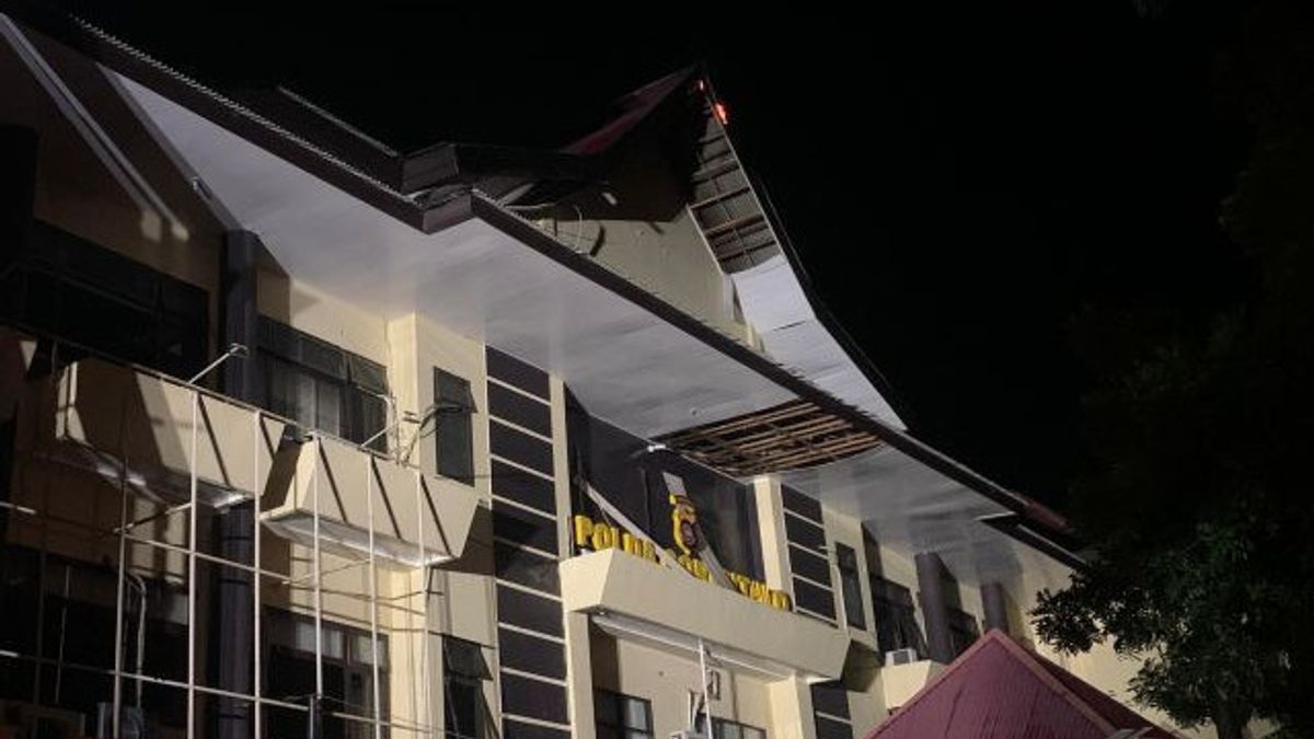 Le bâtiment principal de la police de Gorontalo a pris feu jeudi matin