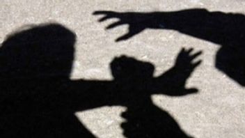 尼亚斯的小学教师向警方报告了7名小学生的虐待行为