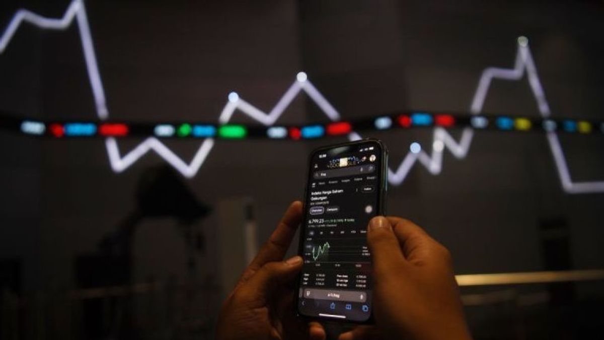 IHSG Senin Diproyeksi Bergerak Konsolidasi Menguji Level 8.700, Cek Rekomendasi Sahamnya
