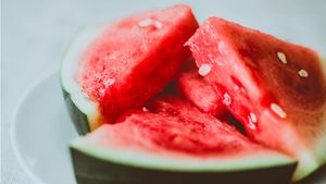 Viral Watermelon Diet untuk Menurunkan Berat Badan, Efektif atau Berbahaya?