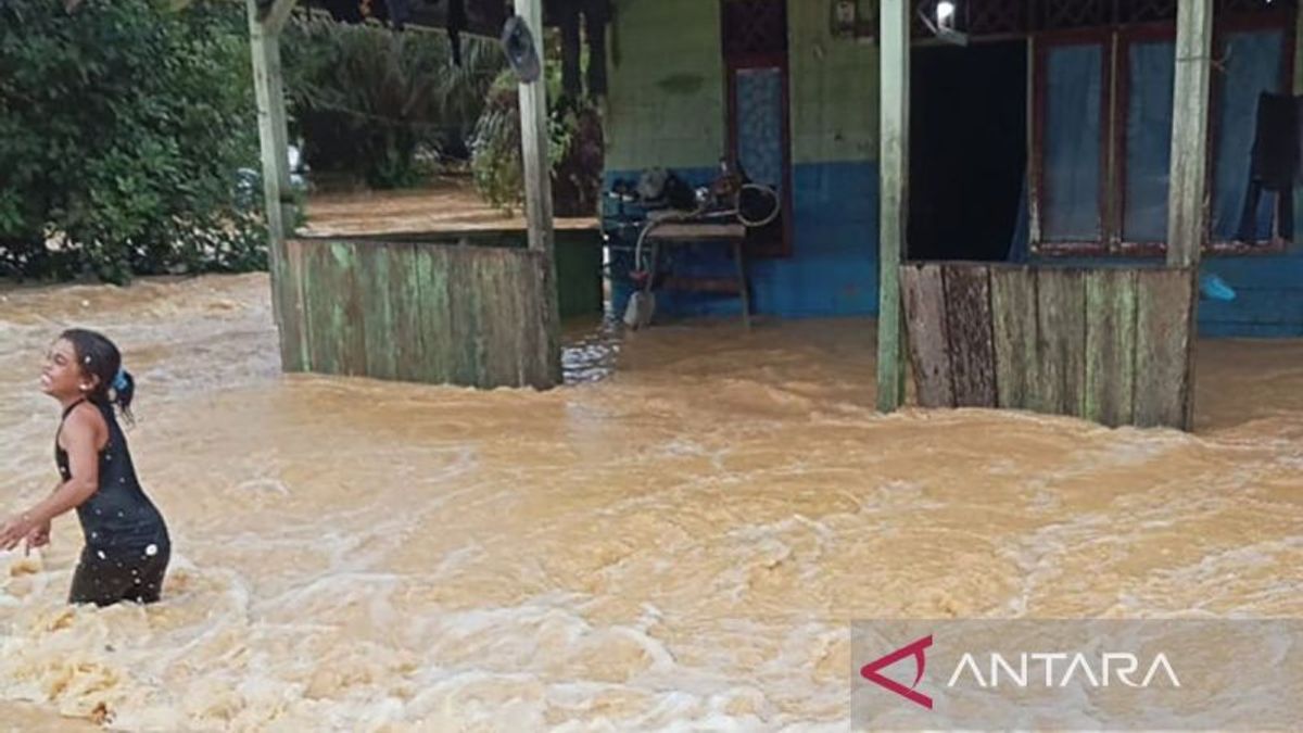 スブルサラーム州の大雨によって引き起こされた洪水の影響を受けた何百人もの住民