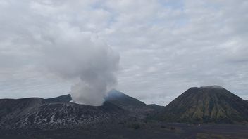 地质机构：布罗莫山火山活动增加，状态仍处于警戒状态