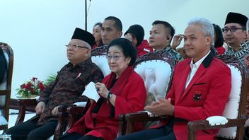 Wearing A Red Jas, Candidate Ganjar Attends The 51st Anniversary Of PDIP Sitting Next To Megawati