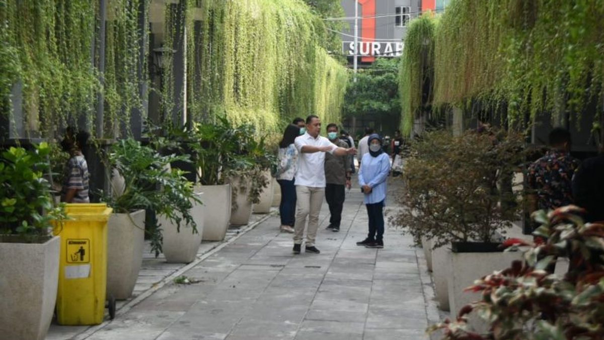 Unkempt市政厅的后巷，泗水市长Eri Cahyadi谴责环境局
