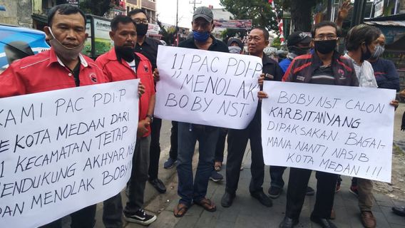 ‘Banteng’ Loyalis Akhyar Turun ke Jalan Tolak Bobby, PDIP: Segelintir, Klaim <i>Ngaku-ngaku</i>