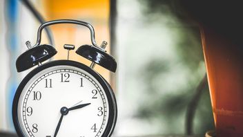 How to Read the Clock in English? Check out the Easy Guide