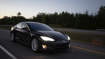 Elon Musk Affirme Que Le Modèle à Carreaux De Tesla Bat Le Record De Vitesse D’une Voiture électrique