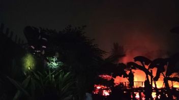 タンゲランの自動車工場が火災に遭い、住民は火災が拡大する前に爆発音を聞いた