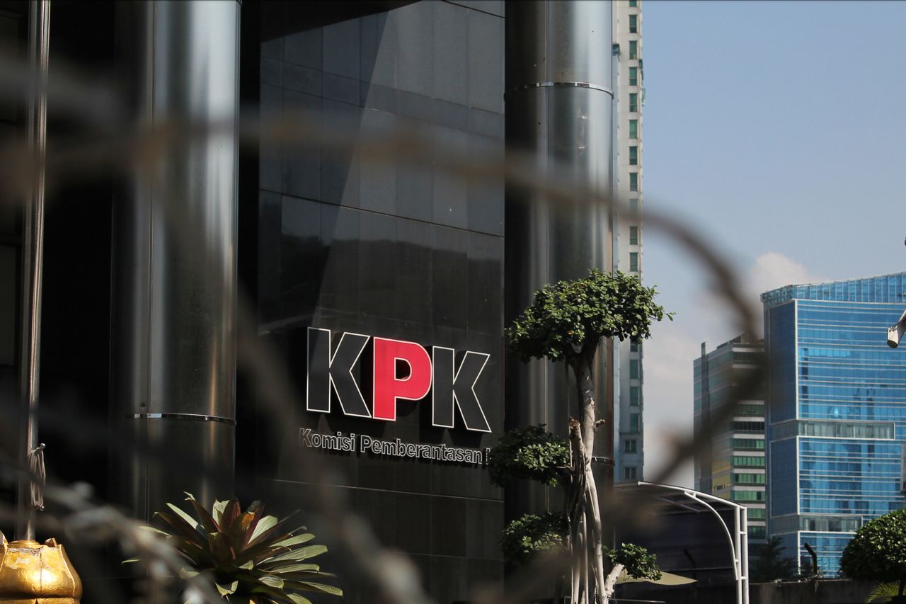 تستدعي KPK رئيس الأمانة الثامنة للجنة DPR بشأن رشوة المساعدة الاجتماعية
