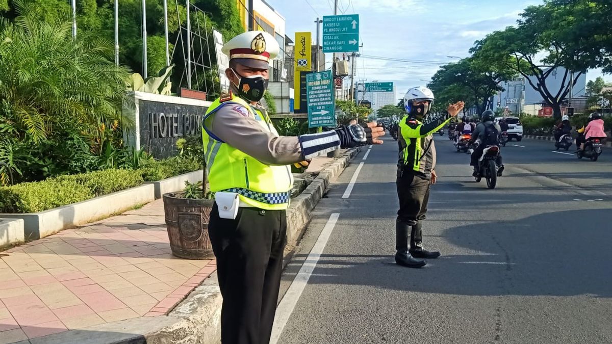 Odd Even Testé à Margonda Depok, Qui S’est Tenu Le Week-end Du 4 Au 5 Décembre De Ramanda à UI