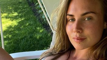 When Lindelof Struggles To Get A Place At Manchester United, His Wife Maja Nilsson Makes Instagram Shock With Tempting Photos
