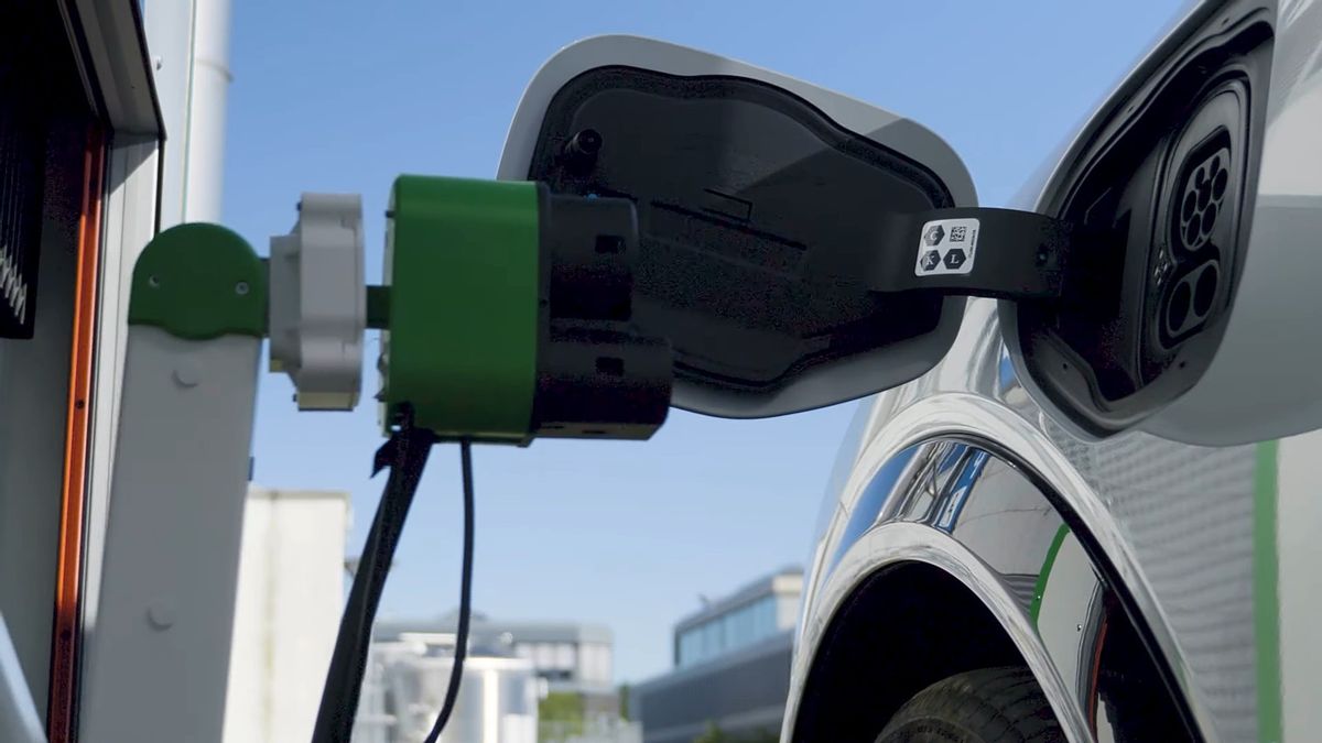 Ford Kembangkan Pengisi Daya Robot EV dengan Universitas Dortmund, Bantu Pengemudi Berkursi Roda