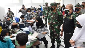 Pangdam Jaya Tinjau Vaksinasi Kalangan Remaja di Sekolah Bakti Mulya