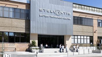 Smoothing Steps Towards Electrification, Stellantis Opens Battery Development Facility In Italy