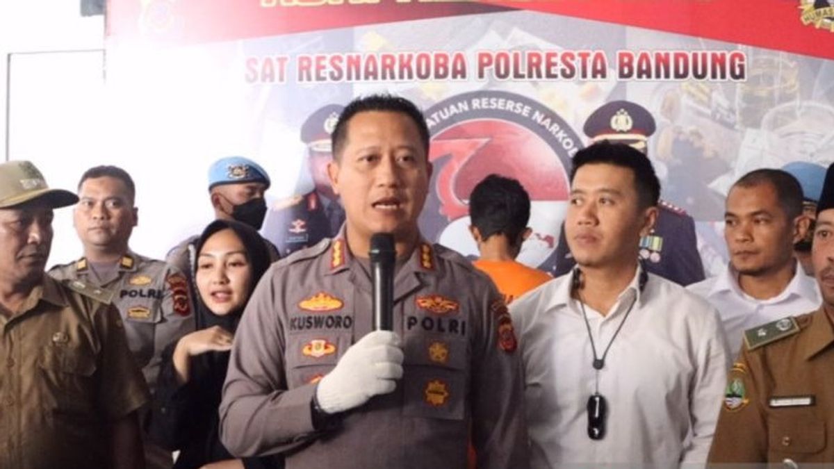    Polisi Usut Kasus Mahasiswa Unpad Tewas Ditusuk di Rumahnya